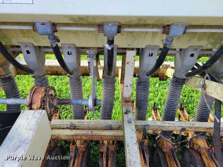 image for item DX7168 Truax FLX-812 no-till grain drill