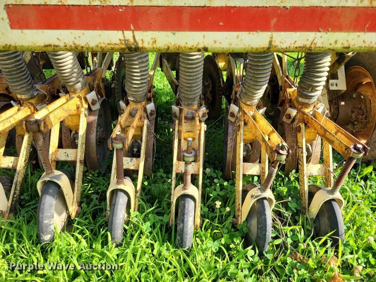 image for item DX7168 Truax FLX-812 no-till grain drill