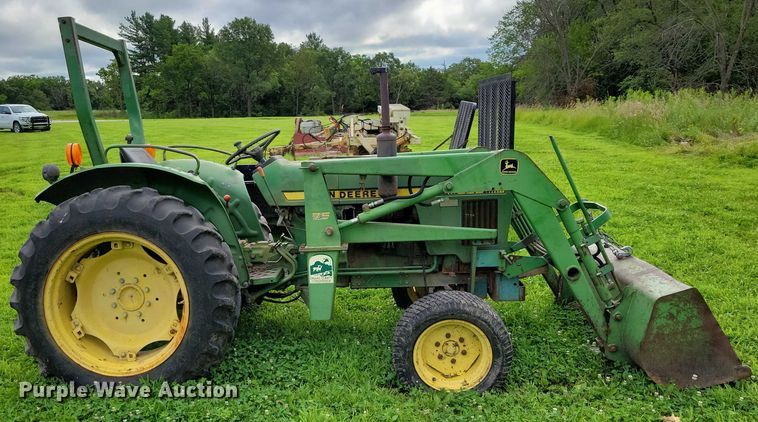 image for item DX7171 1984 John Deere 950 tractor