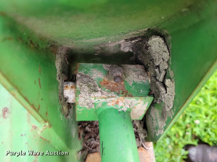 image for item DX7171 1984 John Deere 950 tractor