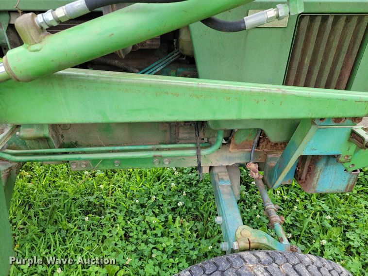 image for item DX7171 1984 John Deere 950 tractor