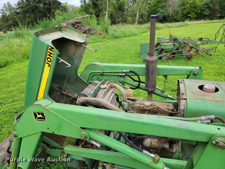 image for item DX7171 1984 John Deere 950 tractor