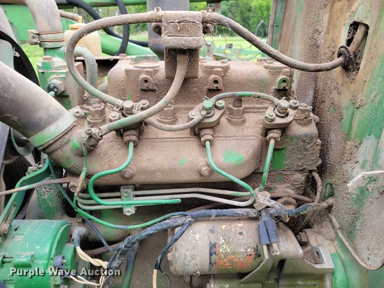 image for item DX7171 1984 John Deere 950 tractor