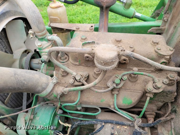 image for item DX7171 1984 John Deere 950 tractor