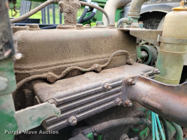 image for item DX7171 1984 John Deere 950 tractor