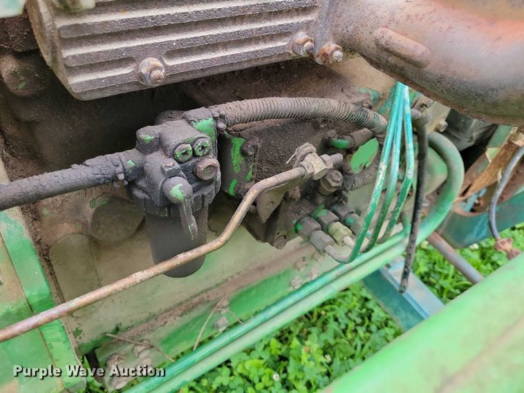 image for item DX7171 1984 John Deere 950 tractor