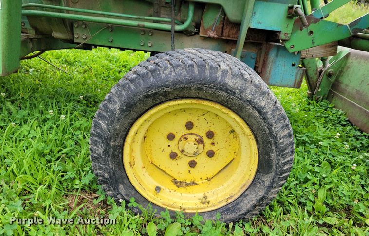 image for item DX7171 1984 John Deere 950 tractor