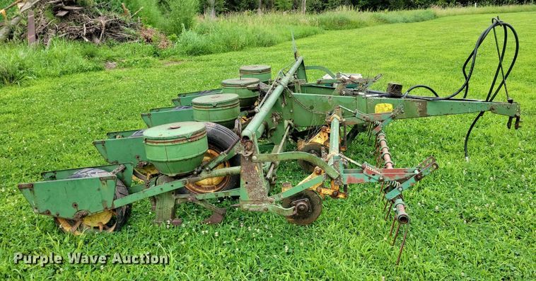 image for item DX7172 John Deere  planter