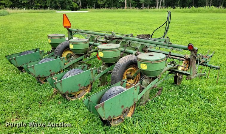 image for item DX7172 John Deere  planter