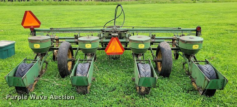 image for item DX7172 John Deere  planter