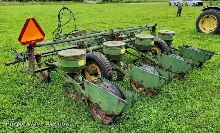 image for item DX7172 John Deere  planter