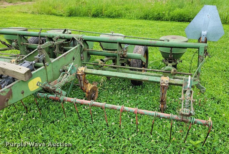 image for item DX7172 John Deere  planter