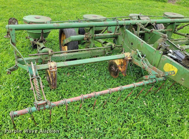 image for item DX7172 John Deere  planter