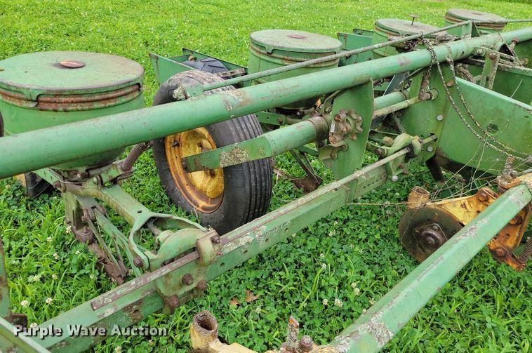 image for item DX7172 John Deere  planter