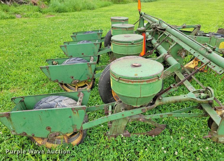 image for item DX7172 John Deere  planter