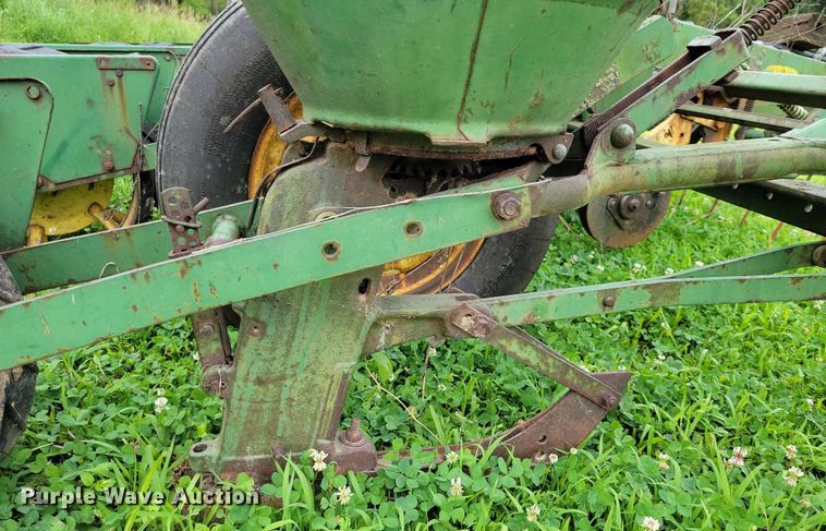 image for item DX7172 John Deere  planter