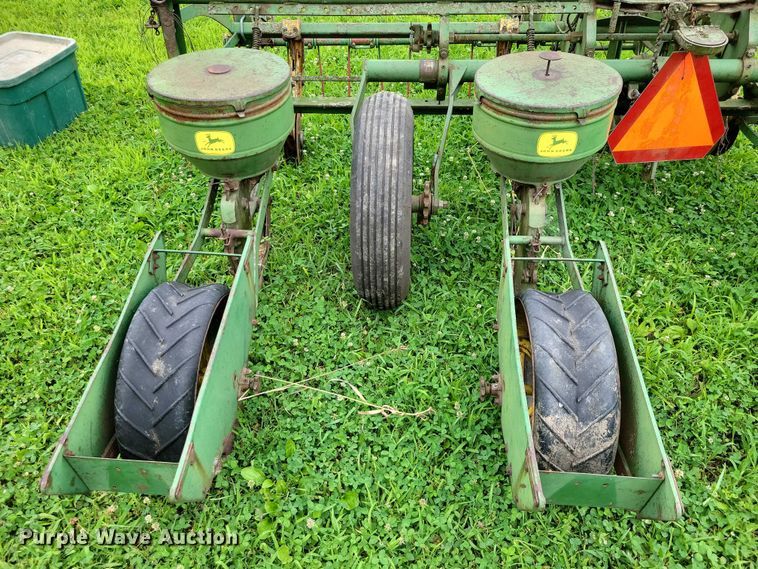 image for item DX7172 John Deere  planter