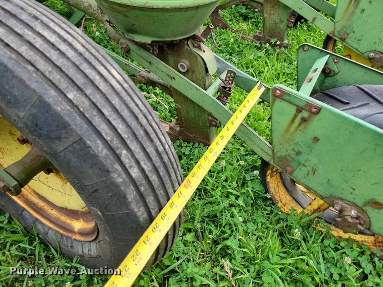 image for item DX7172 John Deere  planter