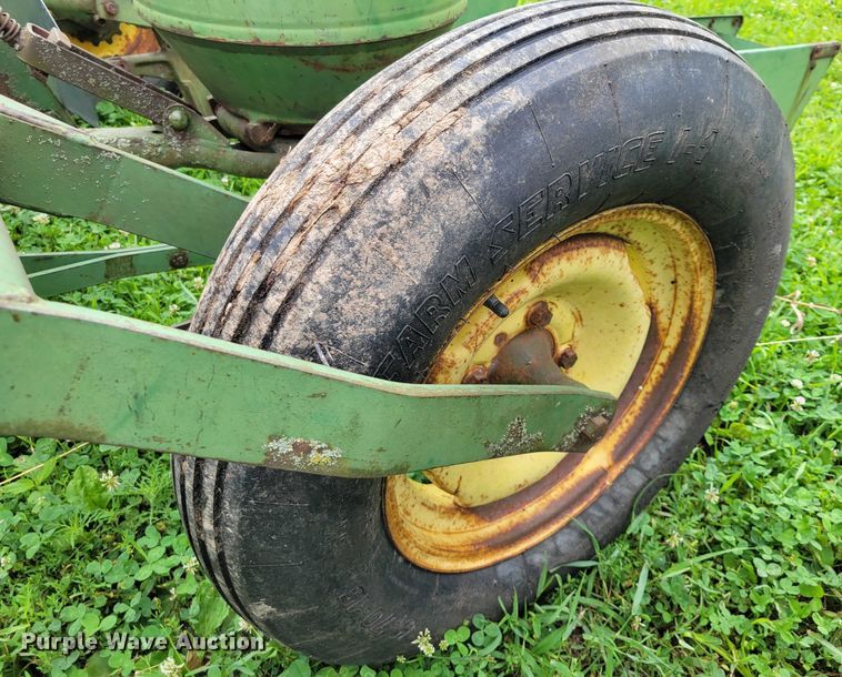 image for item DX7172 John Deere  planter