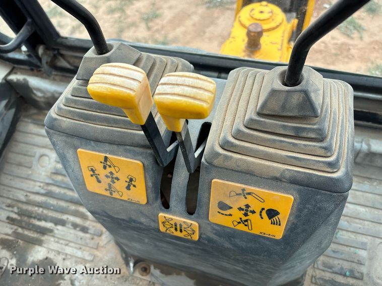 image for item DX8035 JCB 1550B backhoe