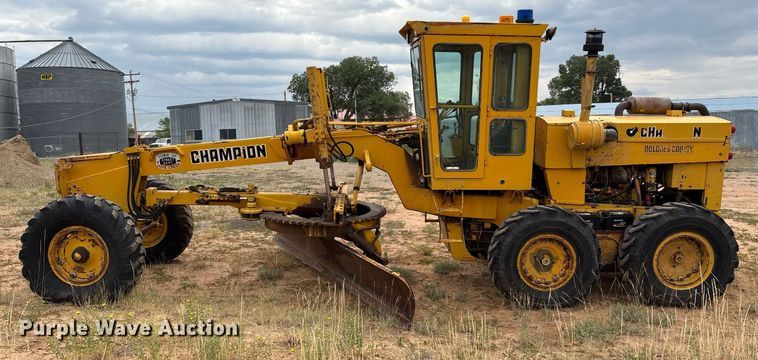image for item DX8036 1978 Champion 720A motor grader