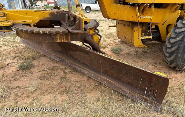 image for item DX8036 1978 Champion 720A motor grader