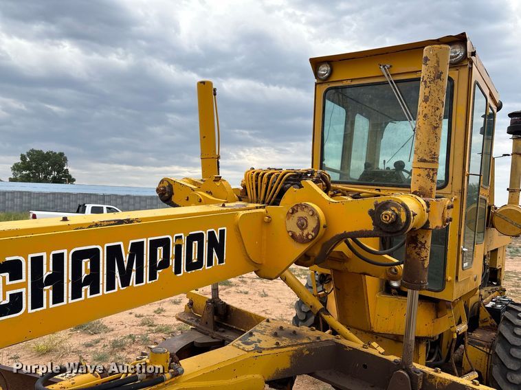 image for item DX8036 1978 Champion 720A motor grader