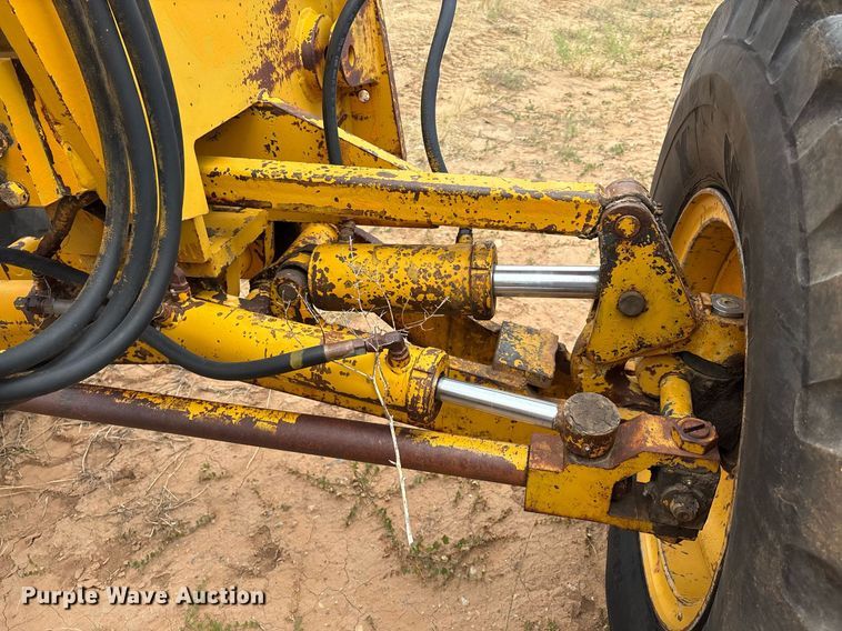 image for item DX8036 1978 Champion 720A motor grader