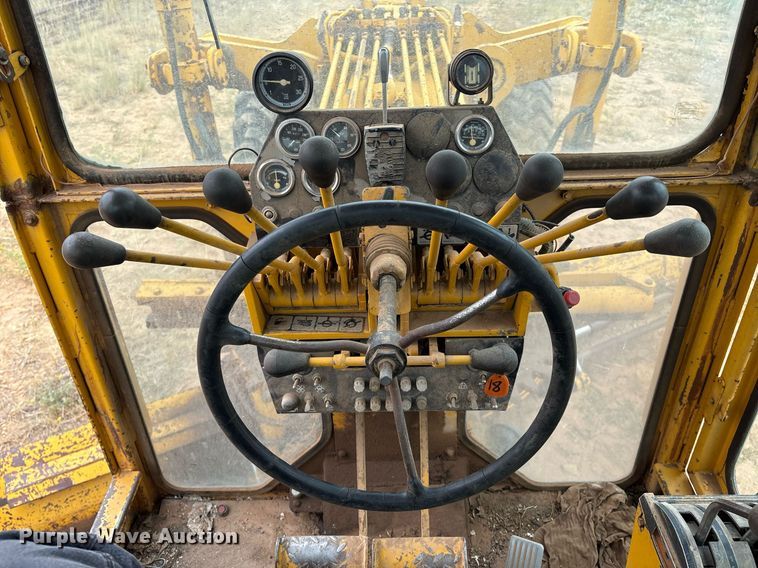 image for item DX8036 1978 Champion 720A motor grader