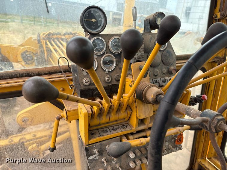 image for item DX8036 1978 Champion 720A motor grader