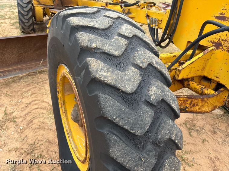 image for item DX8036 1978 Champion 720A motor grader