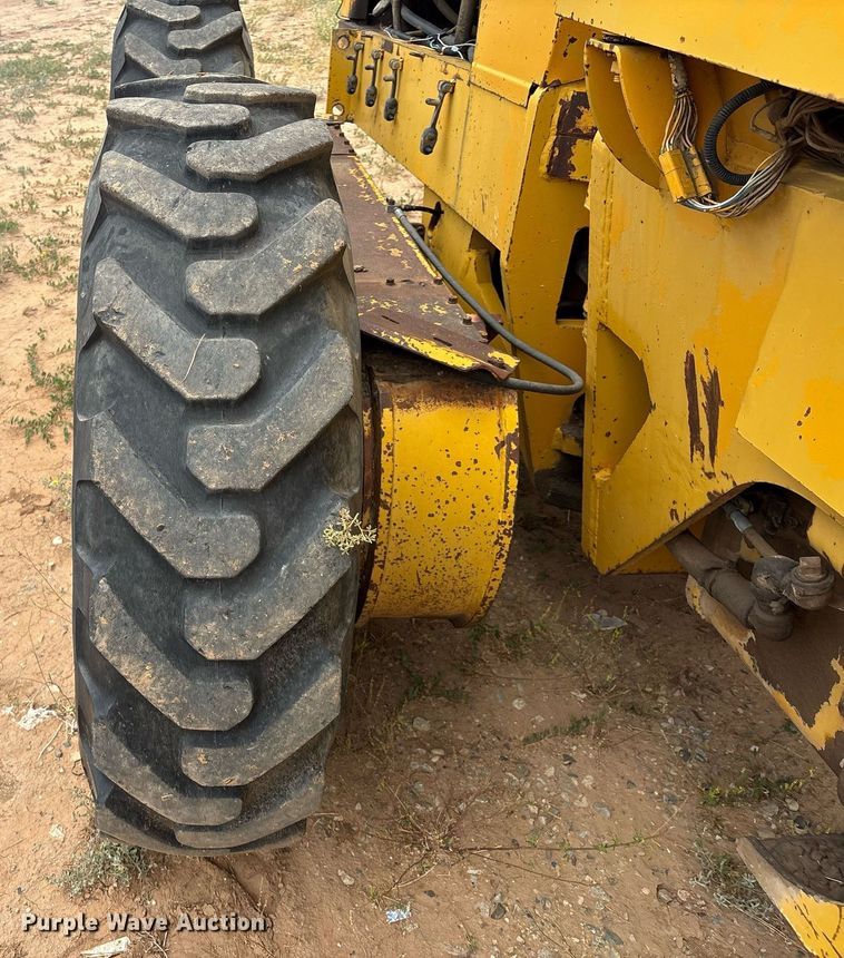 image for item DX8036 1978 Champion 720A motor grader