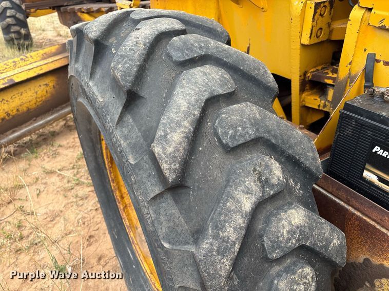 image for item DX8036 1978 Champion 720A motor grader