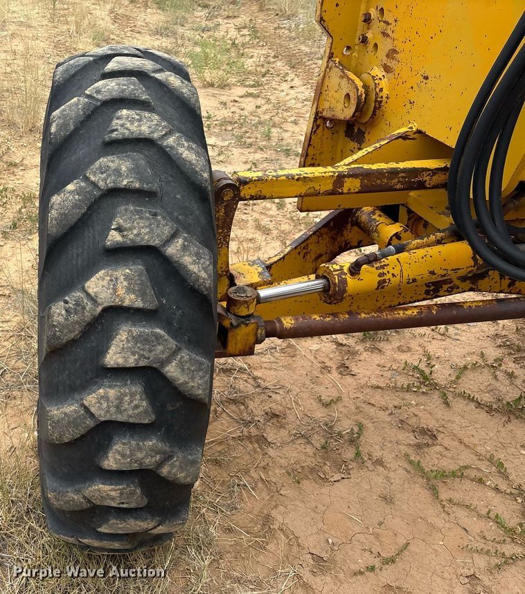 image for item DX8036 1978 Champion 720A motor grader