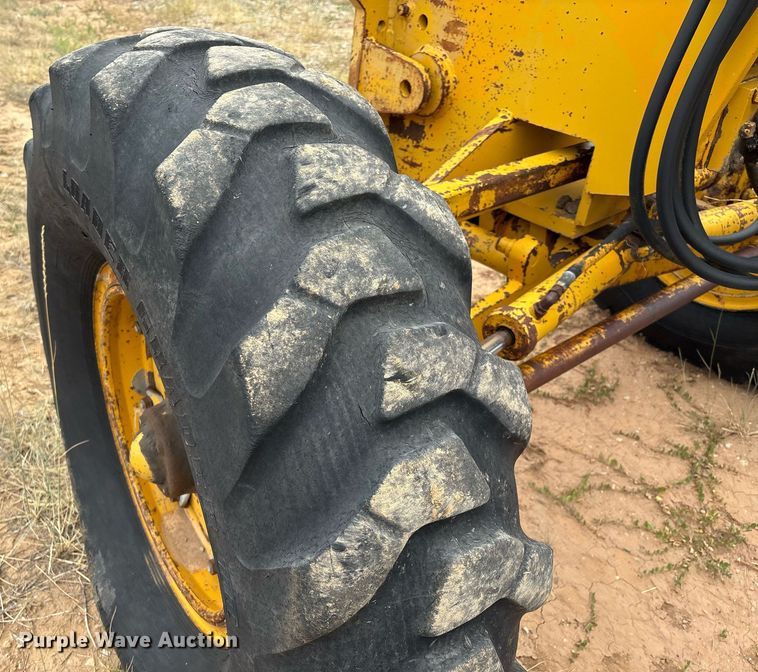 image for item DX8036 1978 Champion 720A motor grader