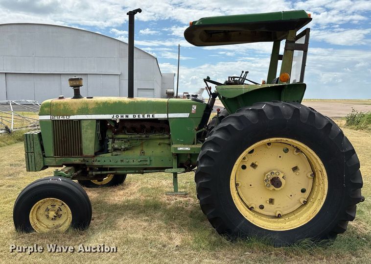 image for item DX8048 John Deere 2840 tractor