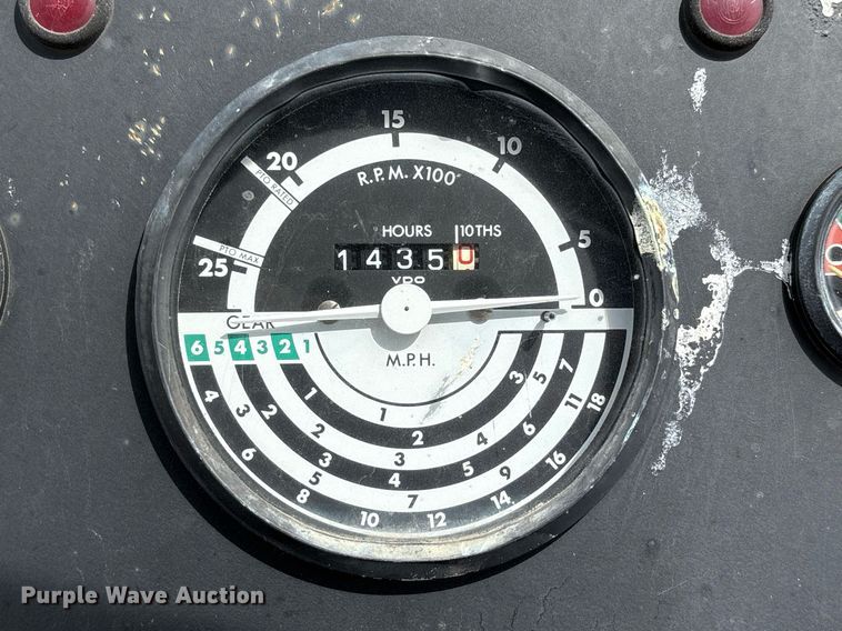 image for item DX8048 John Deere 2840 tractor