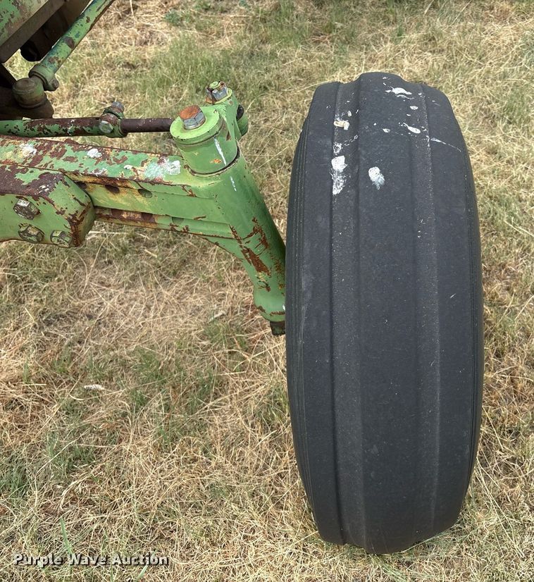 image for item DX8048 John Deere 2840 tractor