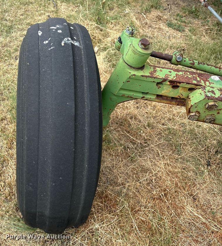 image for item DX8048 John Deere 2840 tractor