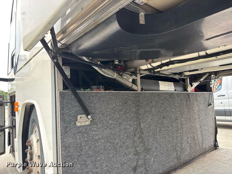 image for item DY0170 2000 Prevost H3 coach bus