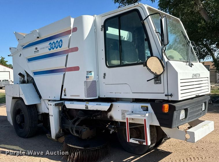 image for item DY0337 2004 Johnston 3000 street sweeper