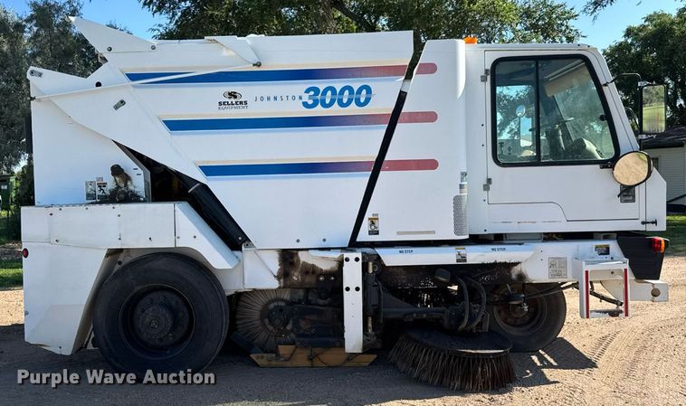 image for item DY0337 2004 Johnston 3000 street sweeper