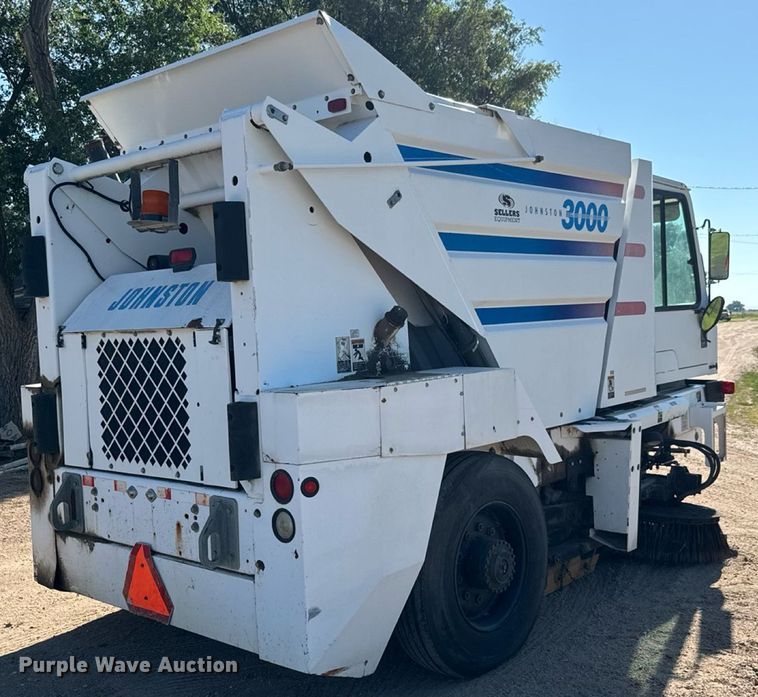 image for item DY0337 2004 Johnston 3000 street sweeper