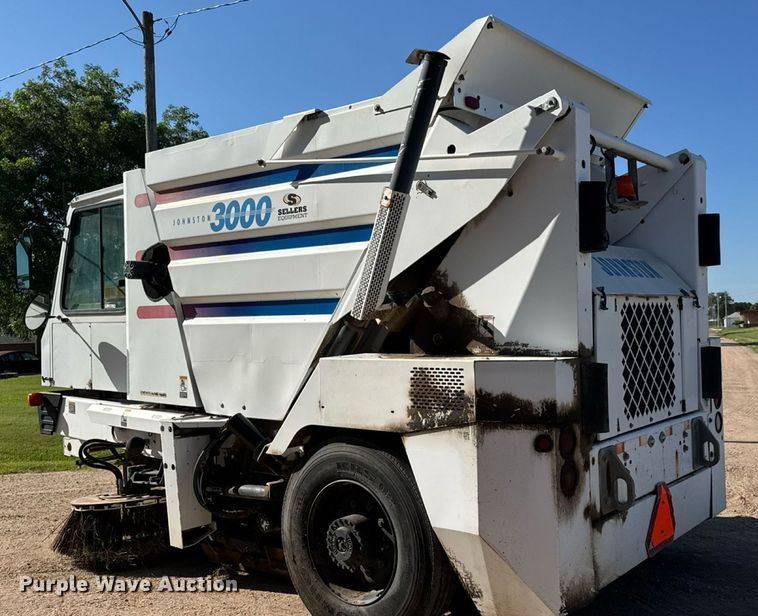 image for item DY0337 2004 Johnston 3000 street sweeper