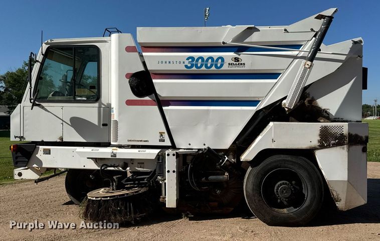 image for item DY0337 2004 Johnston 3000 street sweeper