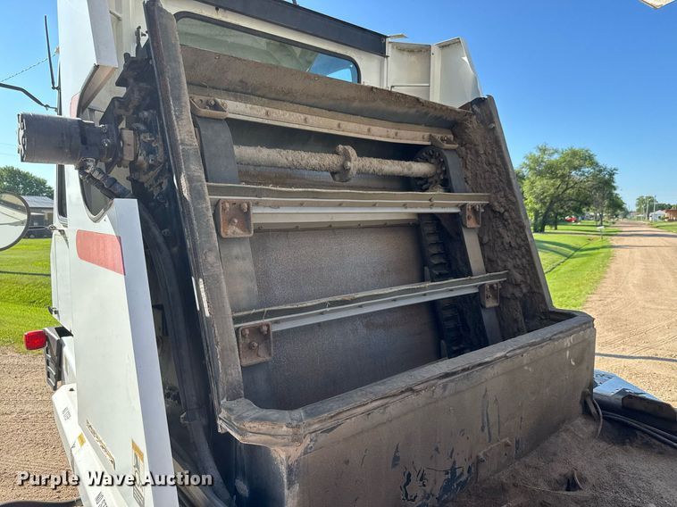 image for item DY0337 2004 Johnston 3000 street sweeper