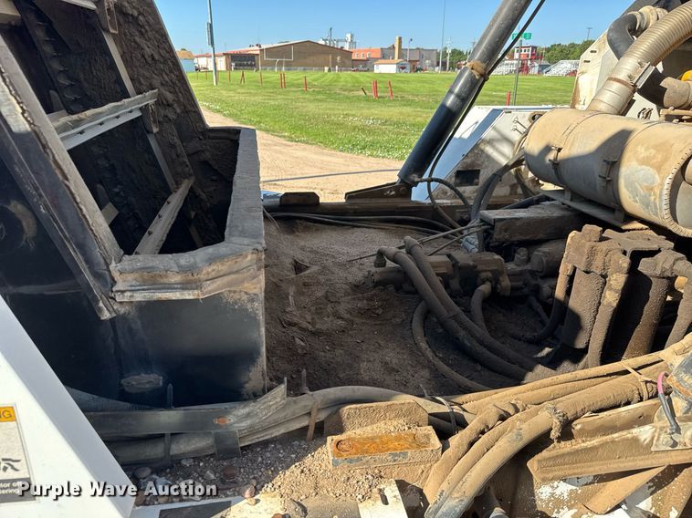 image for item DY0337 2004 Johnston 3000 street sweeper