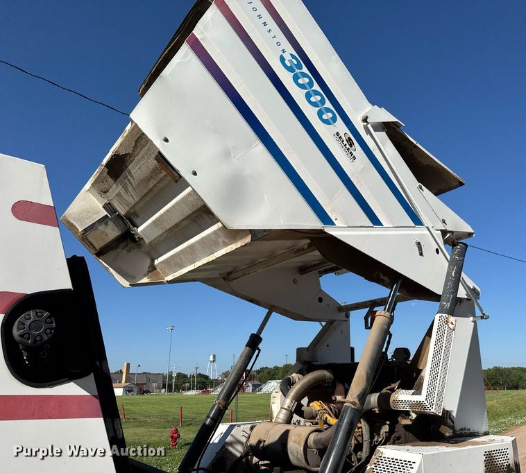 image for item DY0337 2004 Johnston 3000 street sweeper