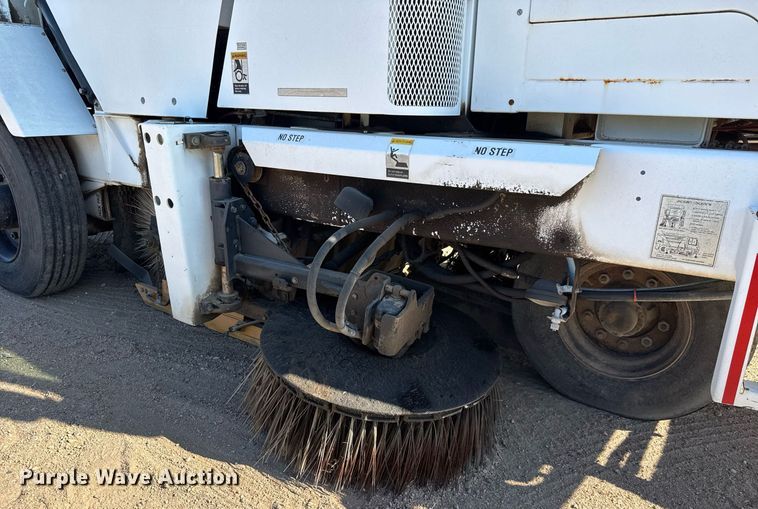 image for item DY0337 2004 Johnston 3000 street sweeper