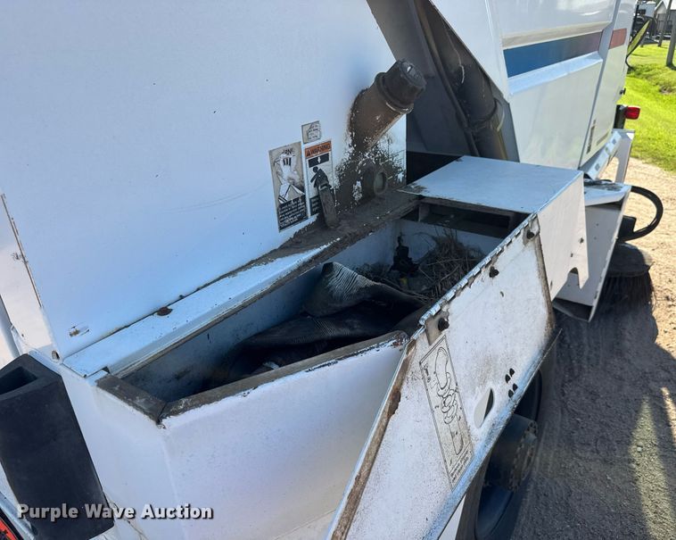 image for item DY0337 2004 Johnston 3000 street sweeper